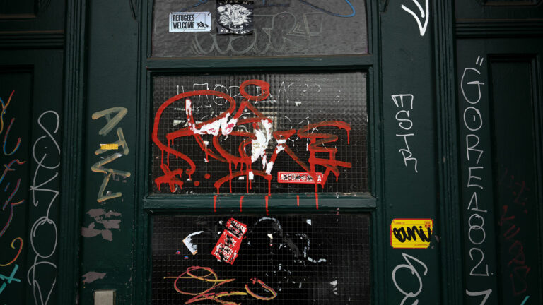 Viral graffiti